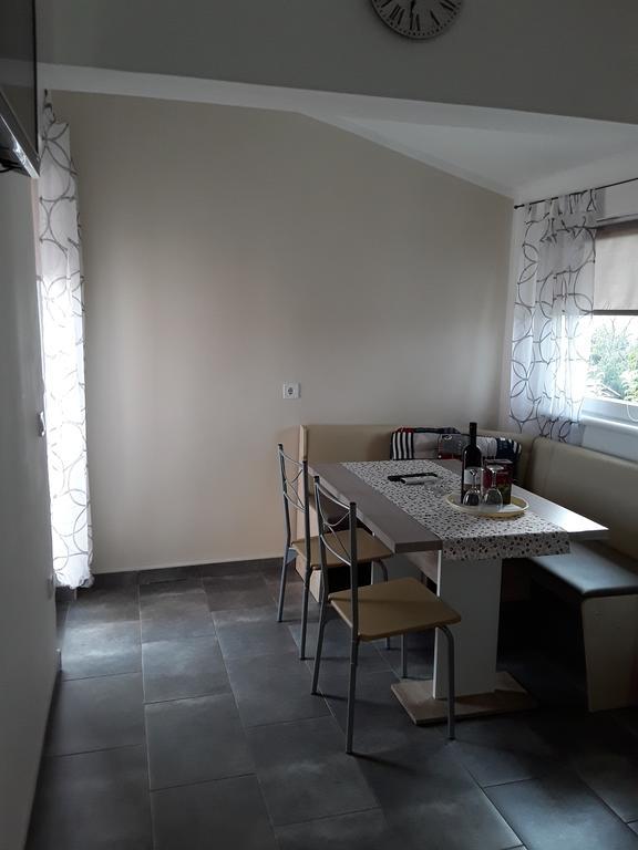 Apartment Anita Fazana Bagian luar foto